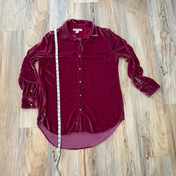 Tommy Bahama Velvet Sands Long-Sleeve Silk Blend Velvet Blouse - Picture 12 of 14
